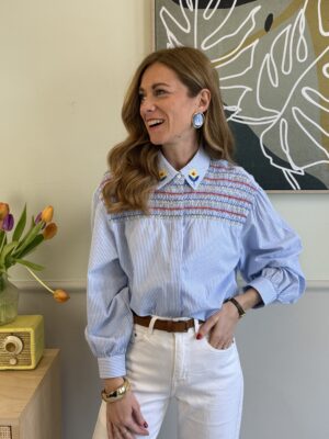 Camicia bastoncini bianco/azzurro con carrè ricamato