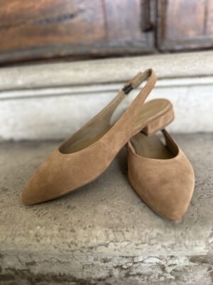 Slingback a punta scamosciate Cognac