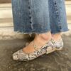 Ballerina in pelle snake print con cinturino
