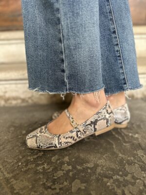 Ballerina in pelle snake print con cinturino