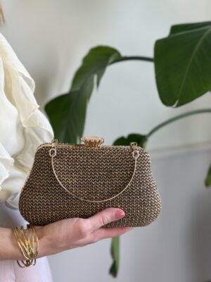 Cluch in raffia chiusura con bottone a forma di fiore Melange biscotto/nero