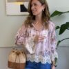 Camicia fiorata rosa con pizzo macramé Susy Mix 01F