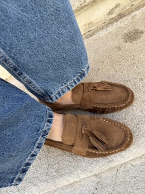 Mocassini in camoscio con nappine