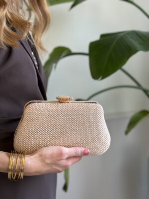 Cluch in raffia chiusura con bottone a forma di fiore BEIGE