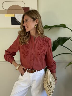 Camicia mattone con ricami 390
