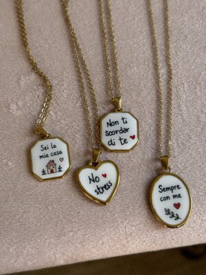 Collana ciondolo scritta