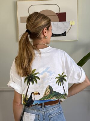 T-shirt over Vicolo Toucan Island 116